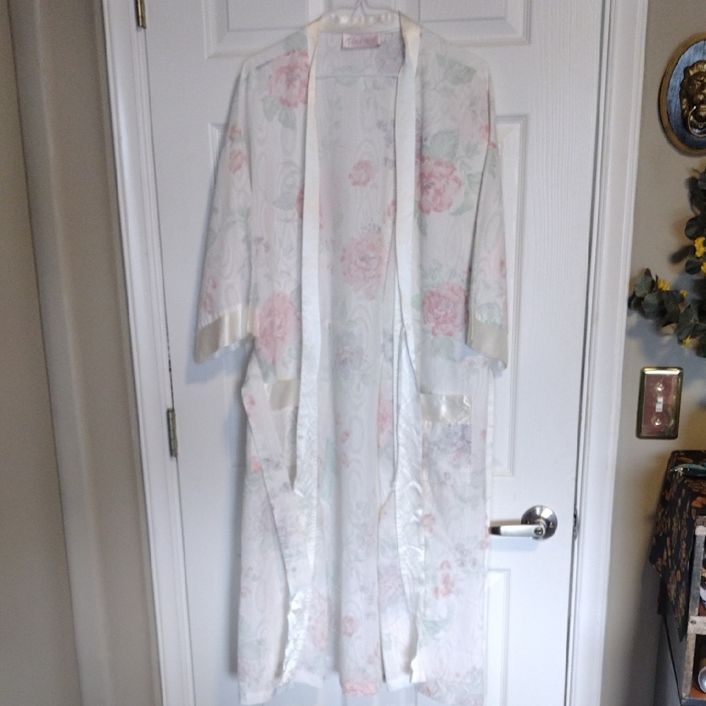 White and Pink Floral Plush Robe with Zipper